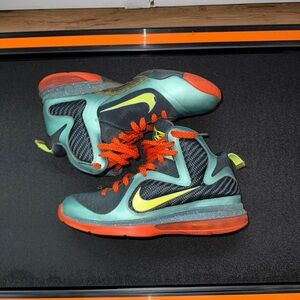 Nike LeBron 9